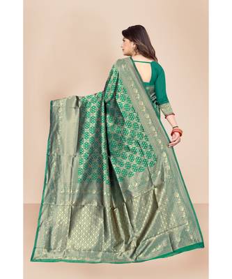 Green banarasi silk saree with blouse piece 3