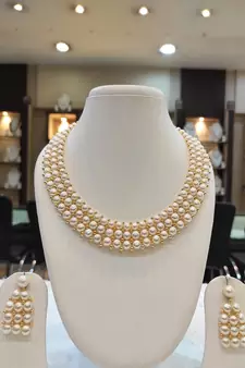 White pearl necklaces