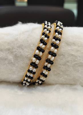 Black pearl bangles-and-bracelets 1