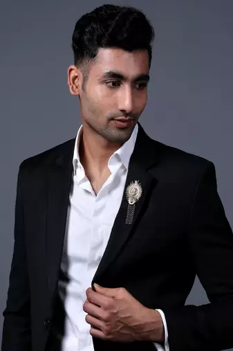 Majesty King Brooch