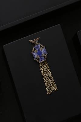 The rising Eagle Brooch 1