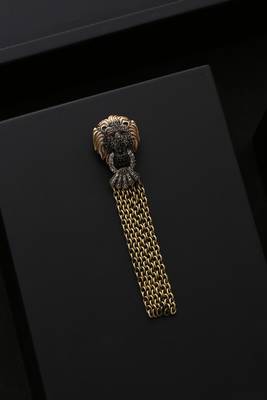 The Lion Chain Brooch 1