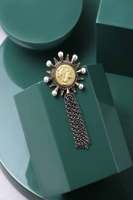 The Ancient Roman Brooch 1