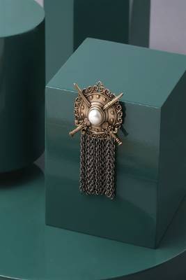 The Shield Brooch 3
