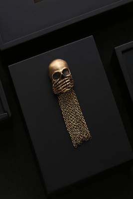 The Iwazaru Inspired Skull Brooch 1