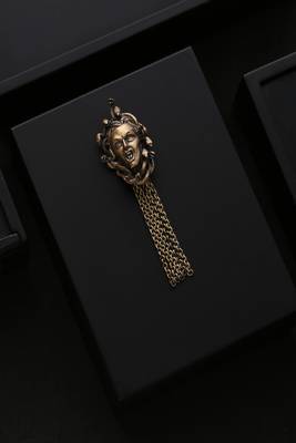 The Medus Brooch 1