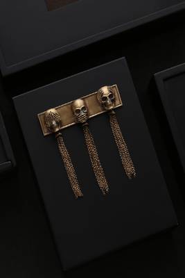 The Three Skulls Brooch 1
