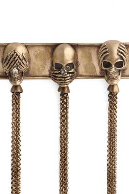 The Three Skulls Brooch 3