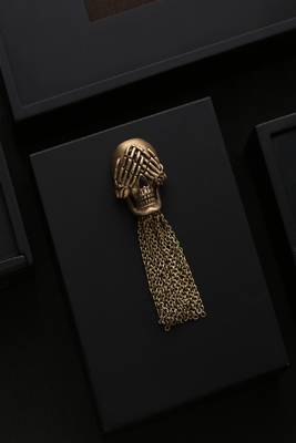 The Mizaru Inspired Skull Brooch 1