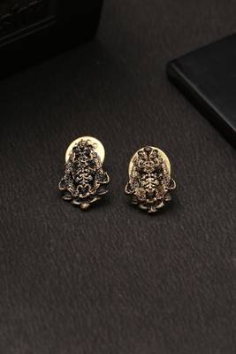 The Militades Collar Tips 1