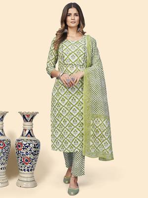 Vbuyz Women'S Printed & Embroidered Straight Cotton Green Stitched Kurta Pant With Dupatta 1