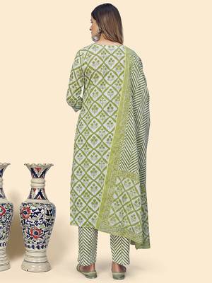 Vbuyz Women'S Printed & Embroidered Straight Cotton Green Stitched Kurta Pant With Dupatta 3