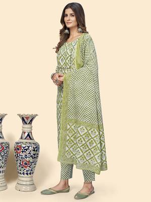 Vbuyz Women'S Printed & Embroidered Straight Cotton Green Stitched Kurta Pant With Dupatta 4
