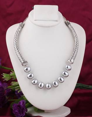 Grey pearl necklaces 1