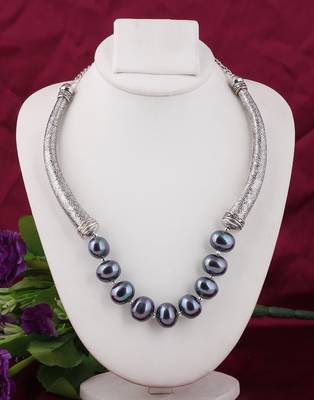 Black pearl necklaces 1