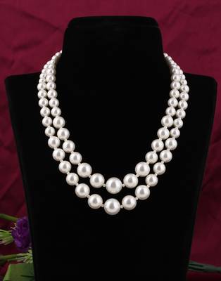 White pearl necklaces 1