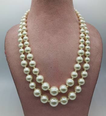 White pearl necklaces 2