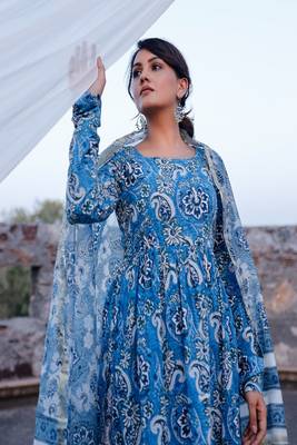 Blue and white hand blocked suit with pant and chanderi dupatta 5