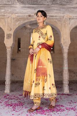 Yellow hand blocked anarkali suit set with doria dupatta 3