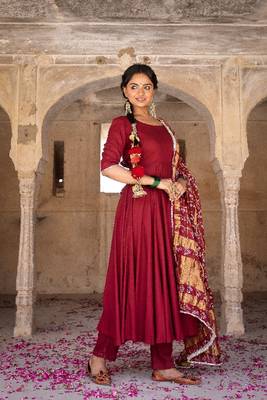 Solid maroon anarkali suit set with bandhej dupatta 3
