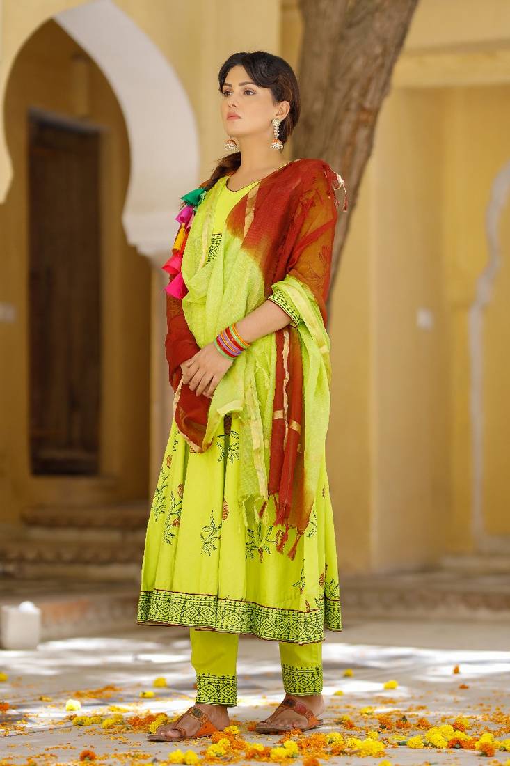 Green hand blocked anarkali suit set with kota doria dupatta