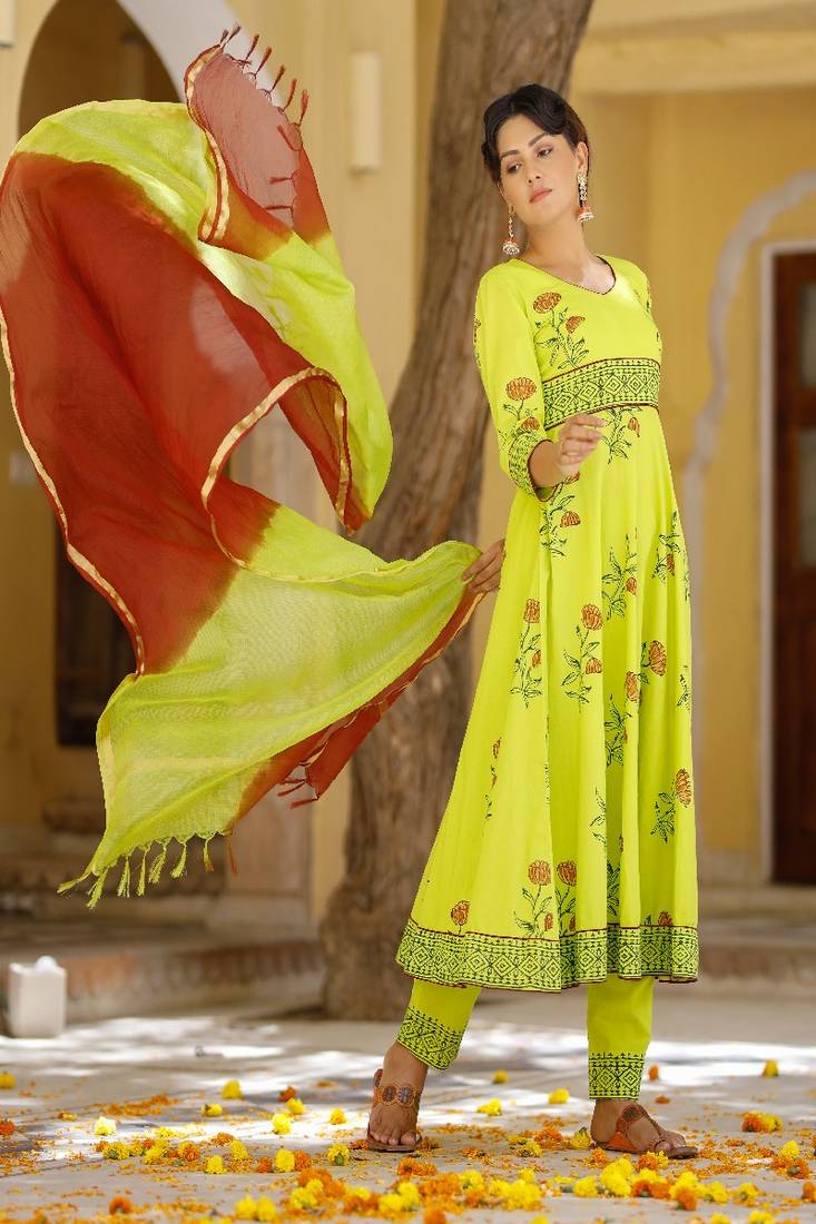 Green hand blocked anarkali suit set with kota doria dupatta