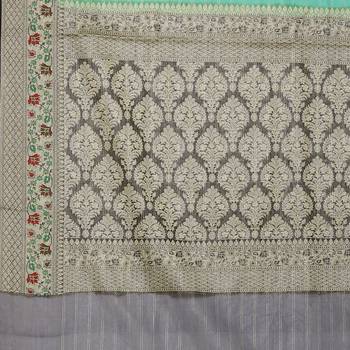 Green woven cotton saree with blouse 3