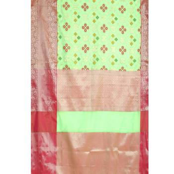 Green woven Faux kanchipuram silk saree with blouse 3