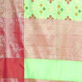 Green woven Faux kanchipuram silk saree with blouse 4
