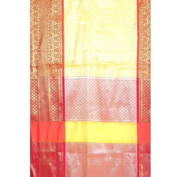 Gold woven kanchipuram silk saree with blouse 3