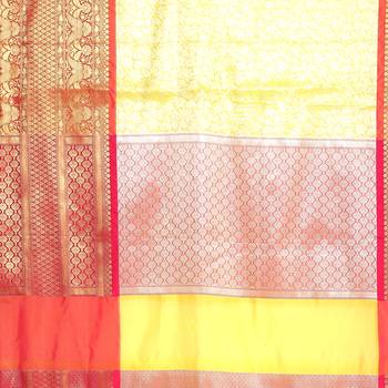 Gold woven kanchipuram silk saree with blouse 4