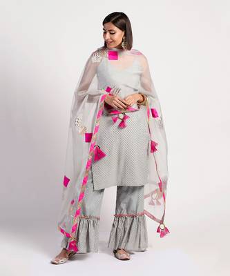 pastel grey spicy tangles 1