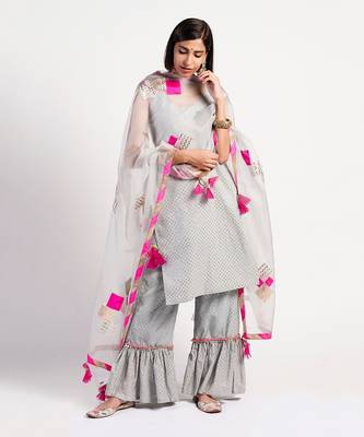 pastel grey spicy tangles 2
