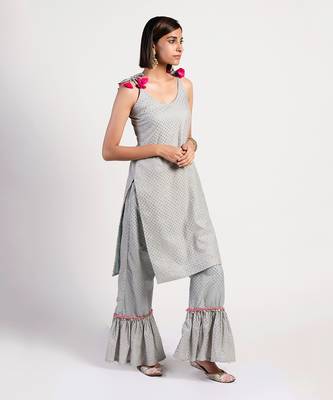 pastel grey spicy tangles 3
