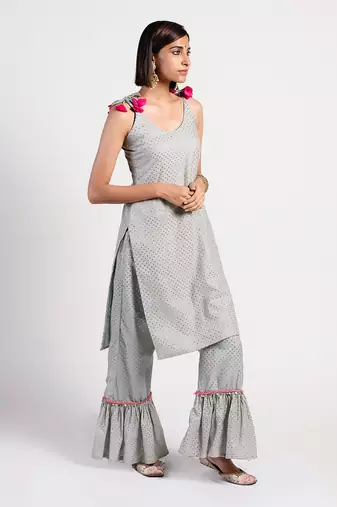 pastel grey spicy tangles