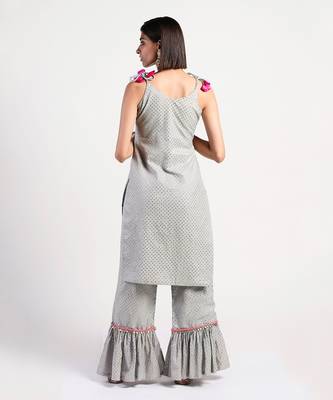 pastel grey spicy tangles 5