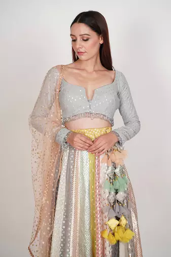 pastel gery seerat lehenga