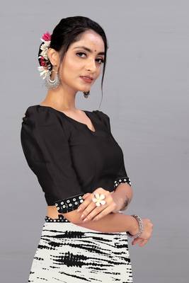 Black printed georgette saree with blouse 4