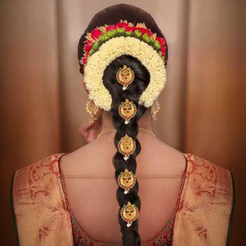 Gold brooch 1