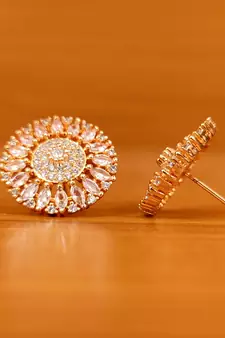 White cubic zirconia studs