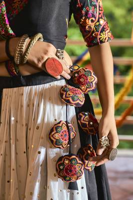 Black & White Thread Embroidered Maslin Cotton Traditional Navratri Dandiya Raas Festival Semi Stitched Lehenga Choli 2