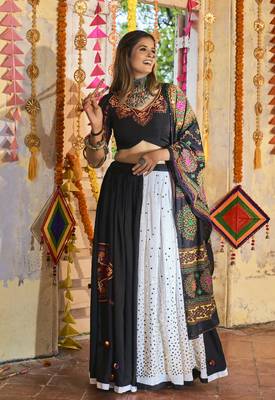 Black & White Thread Embroidered Maslin Cotton Traditional Navratri Dandiya Raas Festival Semi Stitched Lehenga Choli 5