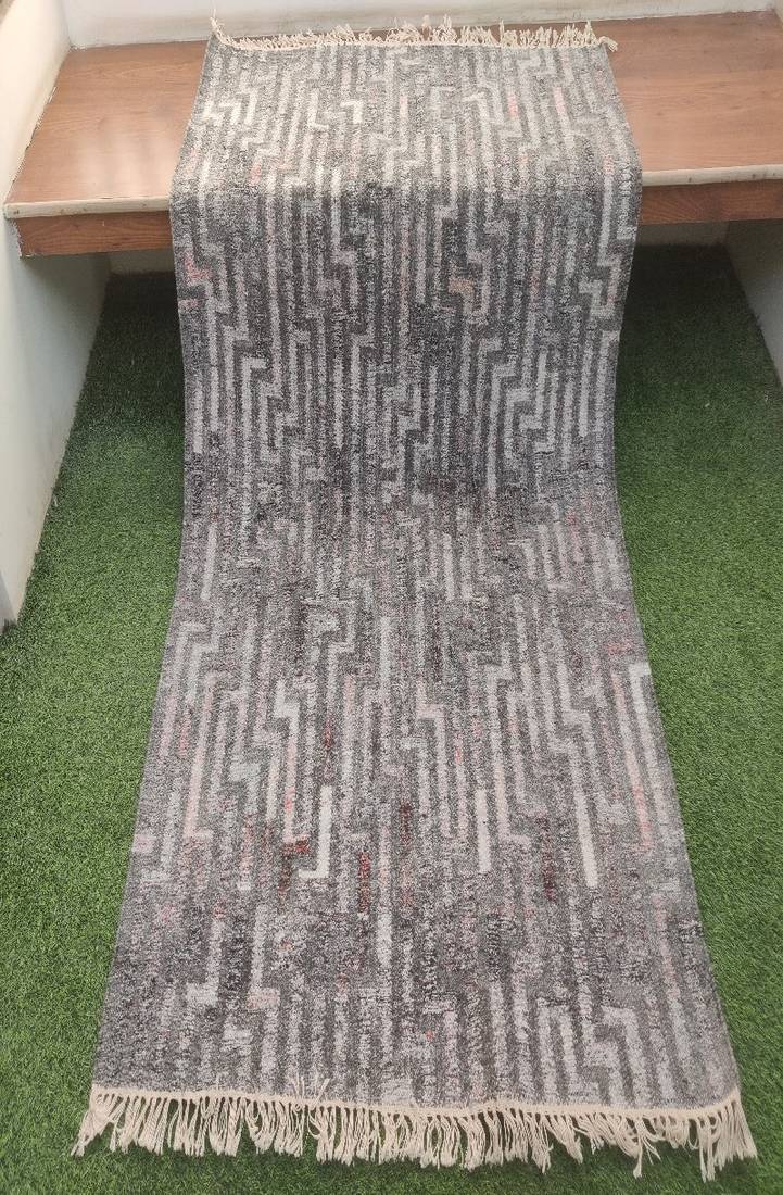 Handwoven Rug 100% Polyester -5'2"x7'5"