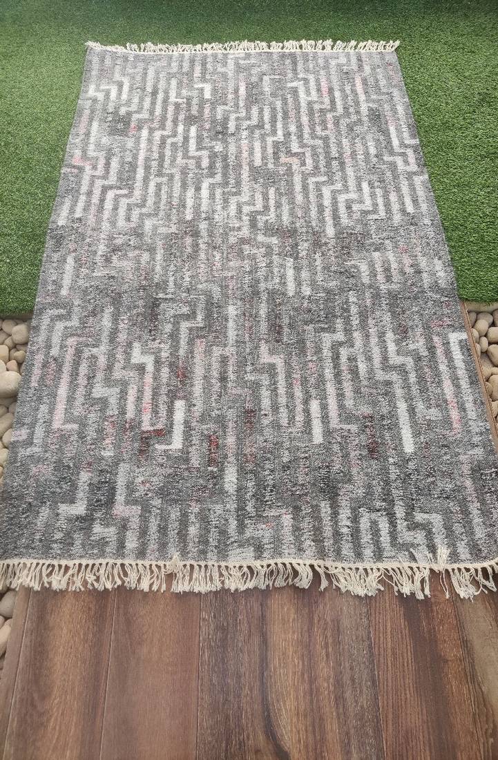 Handwoven Rug 100% Polyester -5'2"x7'5"