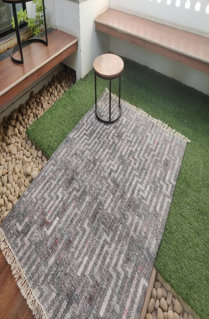 Handwoven Rug 100% Polyester -5'2"x7'5"