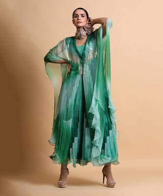 Green Leheriya Cape Embroidered Cape 4
