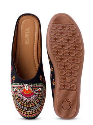 Kiana Women's Embroidered Black Canvas Round Toe Bellies 2