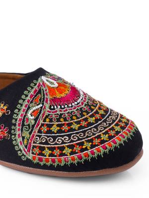 Kiana Women's Embroidered Black Canvas Round Toe Bellies 4
