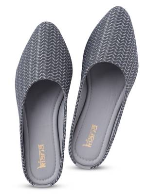 Kiana Women's Grey Embroidered Canvas Pointed Toe Bellies 3