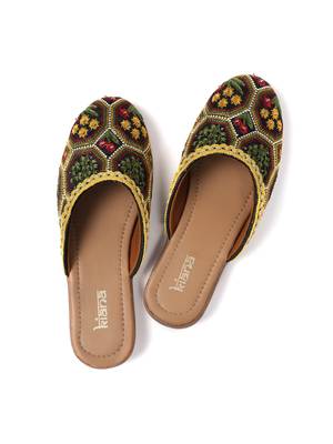 Kiana Women's Embroidered Green Canvas Closed Toe Bellies 3